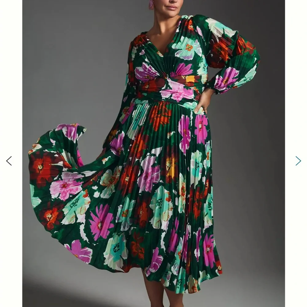 Anthropologie Pleated V-Neck Dress NWT size 6 - Picture 5 of 12